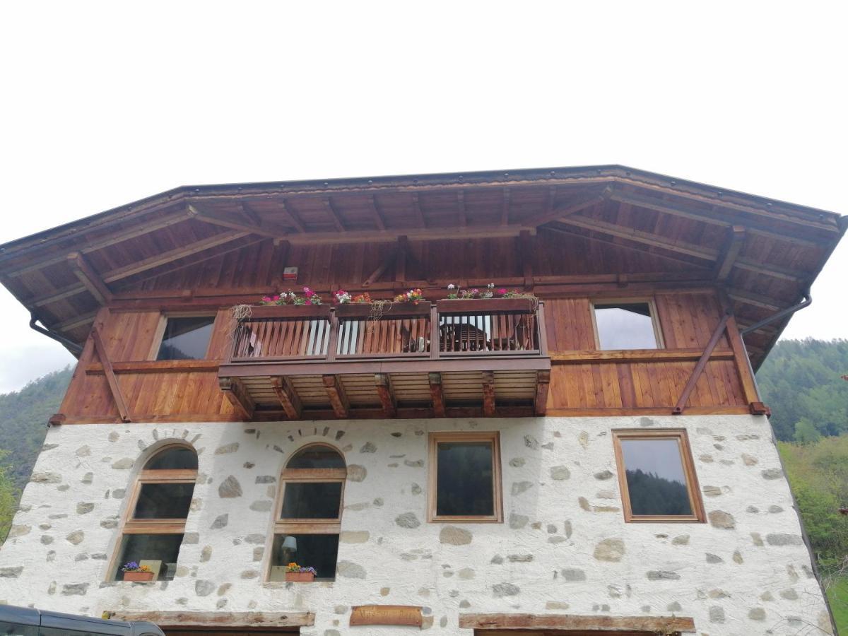 Mas Dei Bati Bed & Breakfast Pracorno di Rabbi Ngoại thất bức ảnh